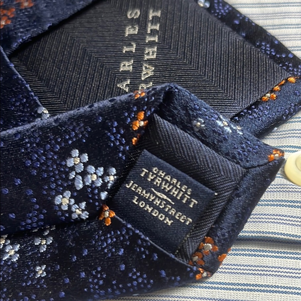 Charles Tyrwhitt Floral Patterned silk Tie - Picture 6 of 8